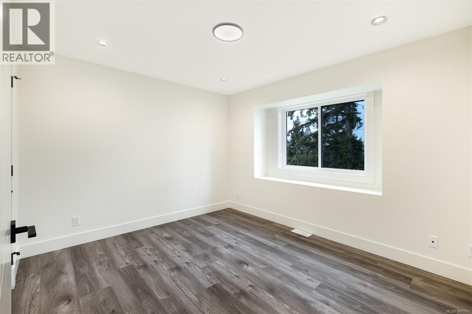 909 Harbour View St Property Photo 35