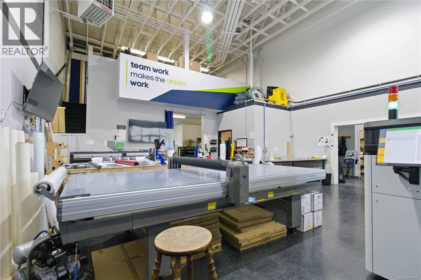 103/105 2675 Wilfert Rd Property Photo 10
