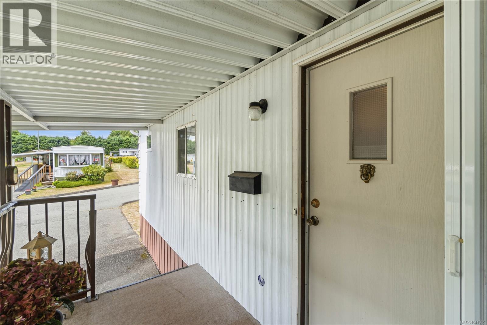 15 4935 Broughton St Property Photo 6