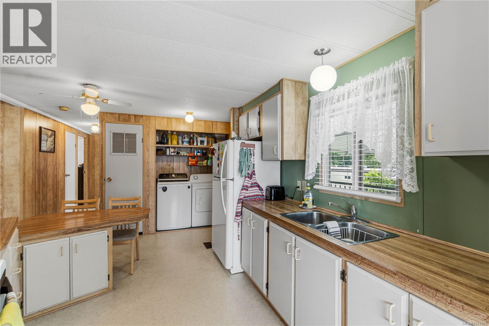 15 4935 Broughton St Property Photo 11