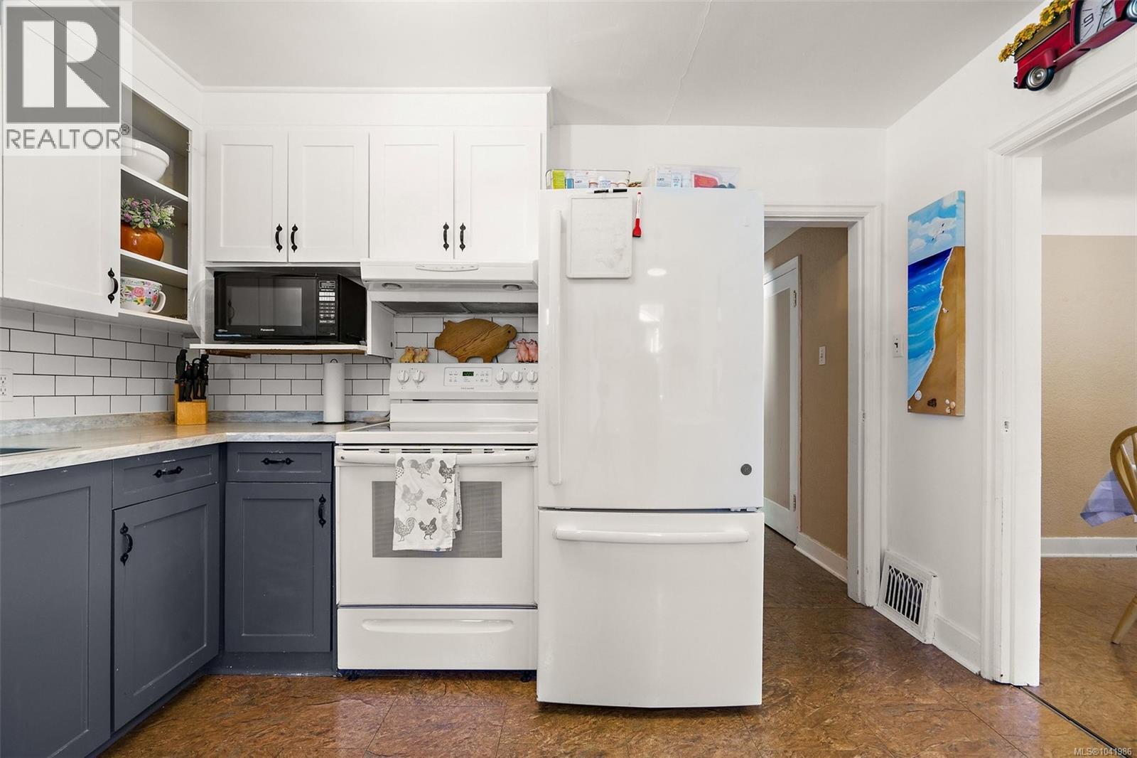 6484 Sooke Rd Property Photo 11