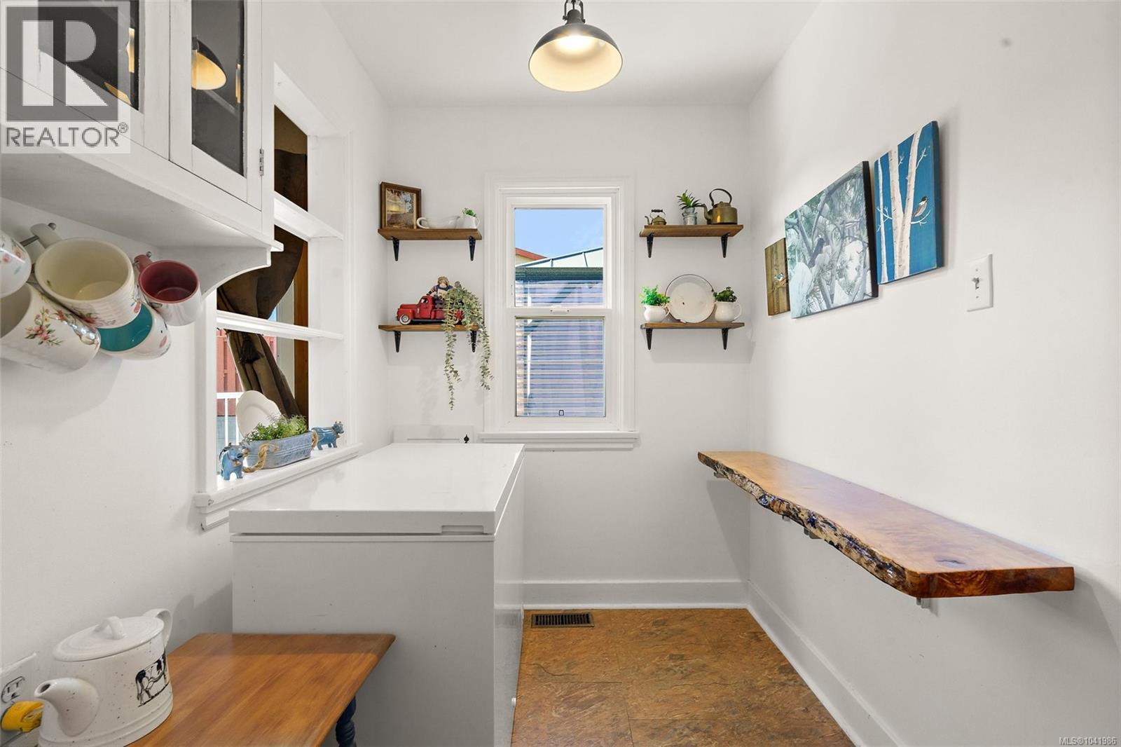 6484 Sooke Rd Property Photo 12