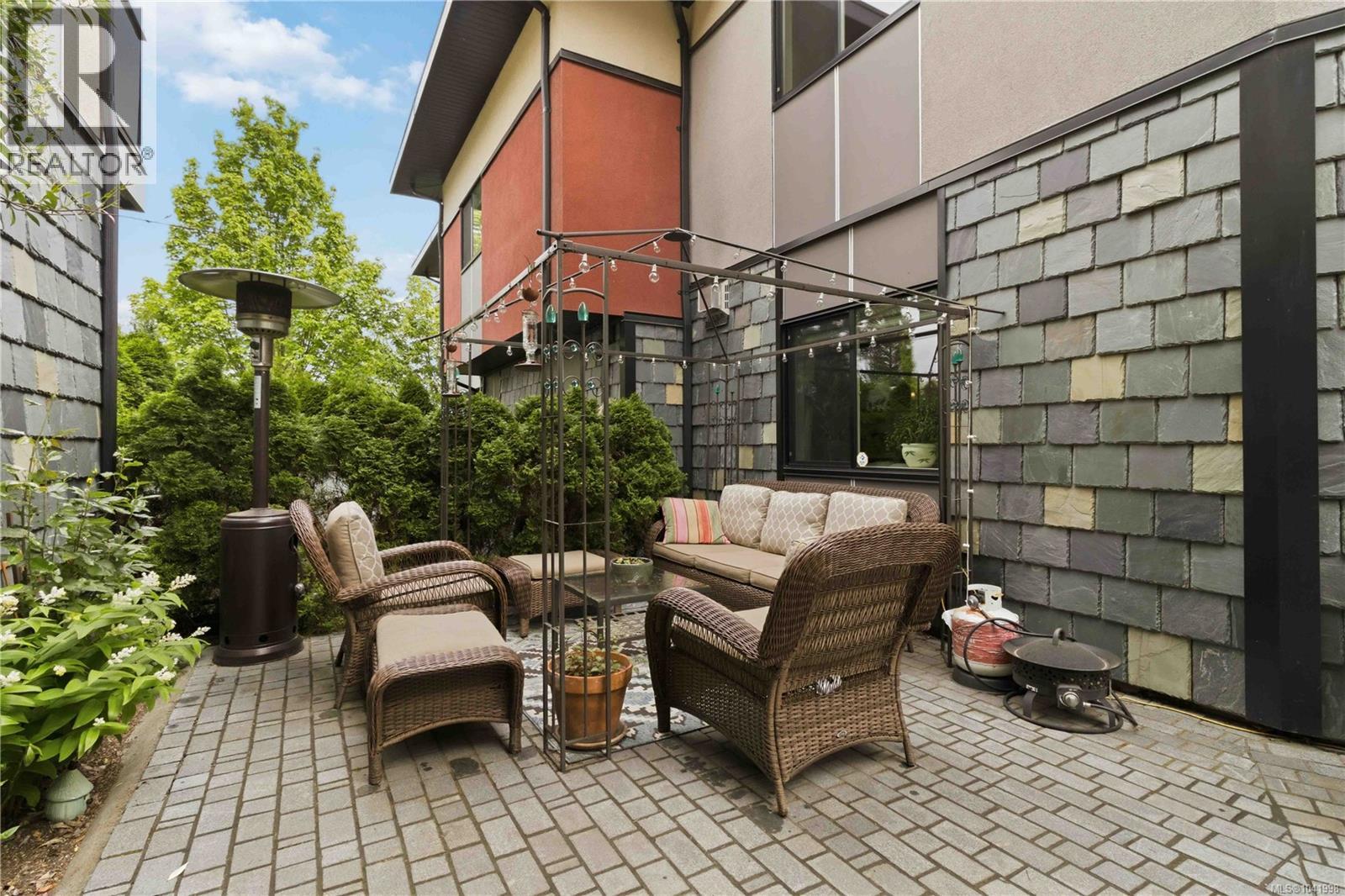 5 2321 Island View Rd Property Photo 1