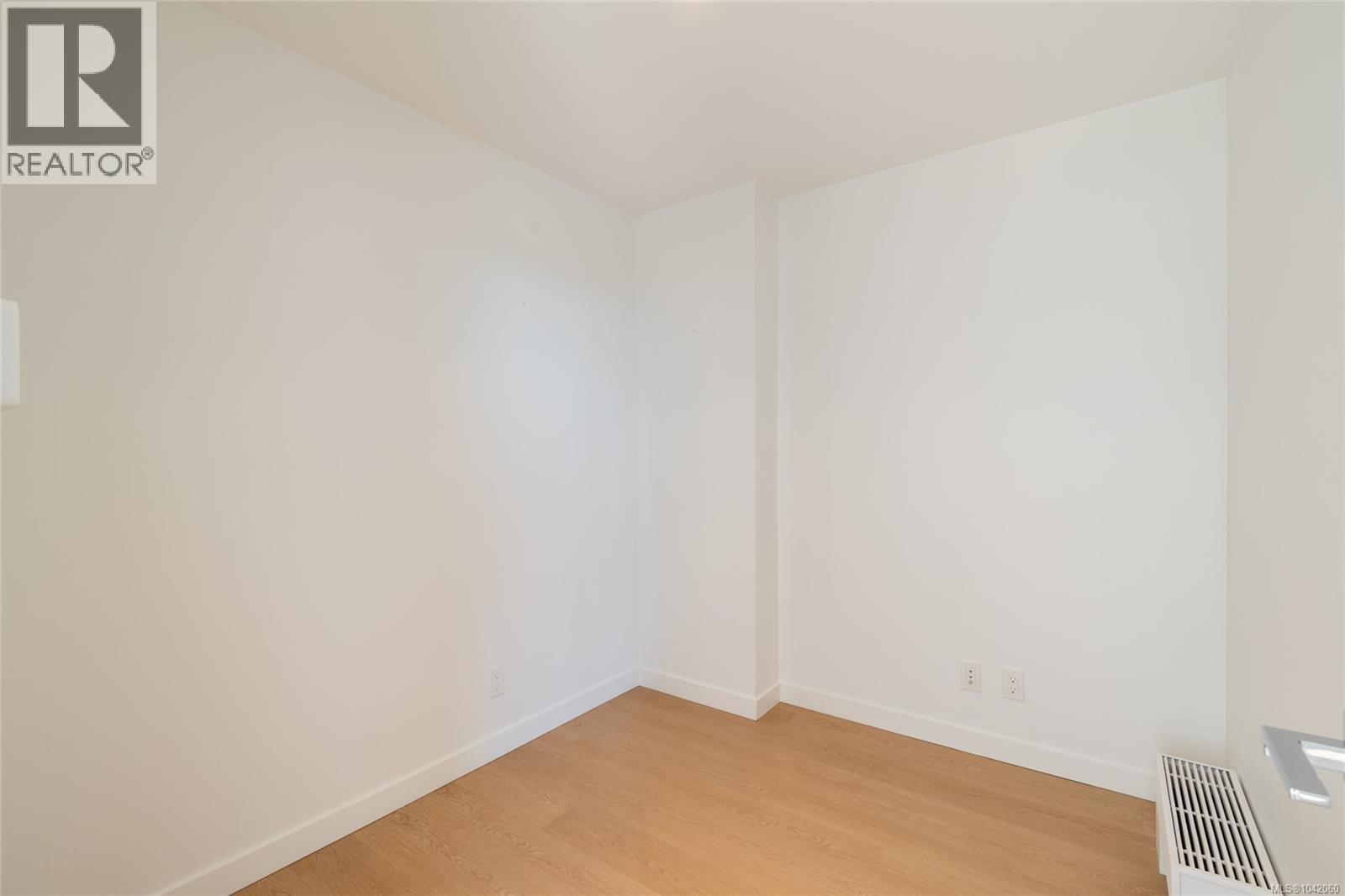 705 369 Tyee Rd Property Photo 21