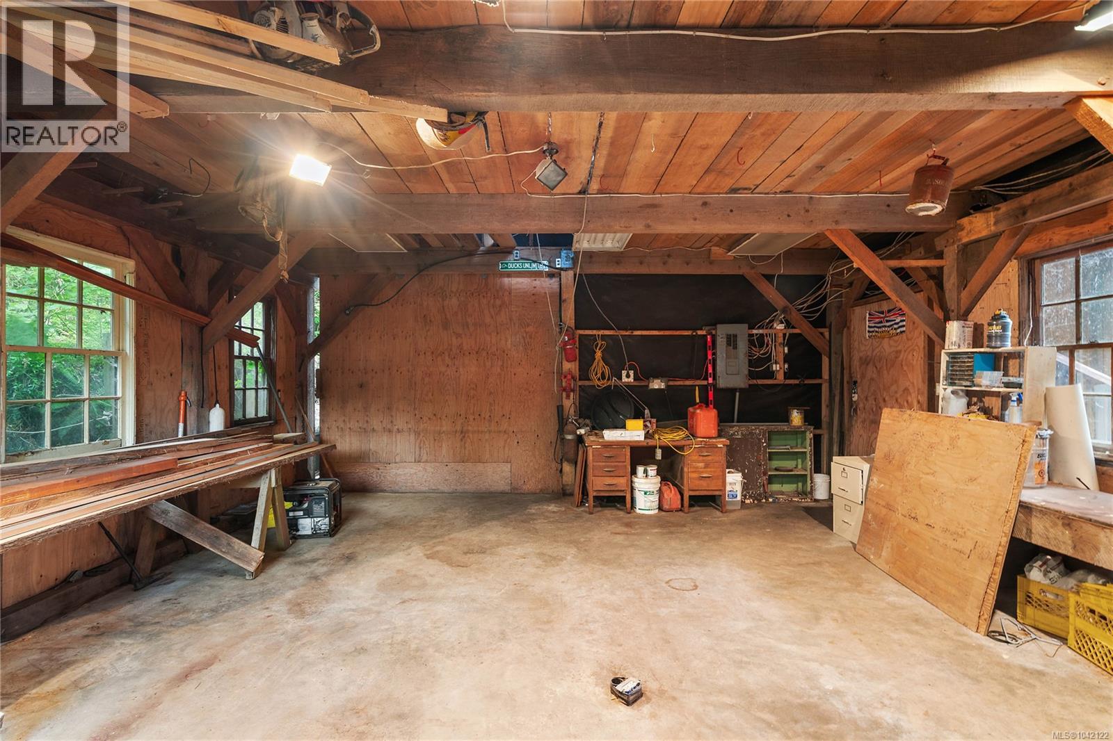8595 Glenview Rd Property Photo 30
