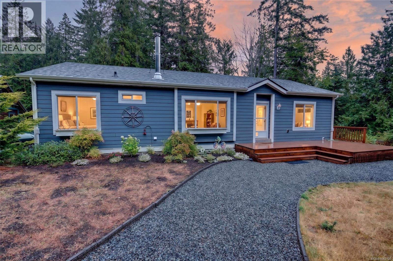 896 Canso Rd Property Photo 1