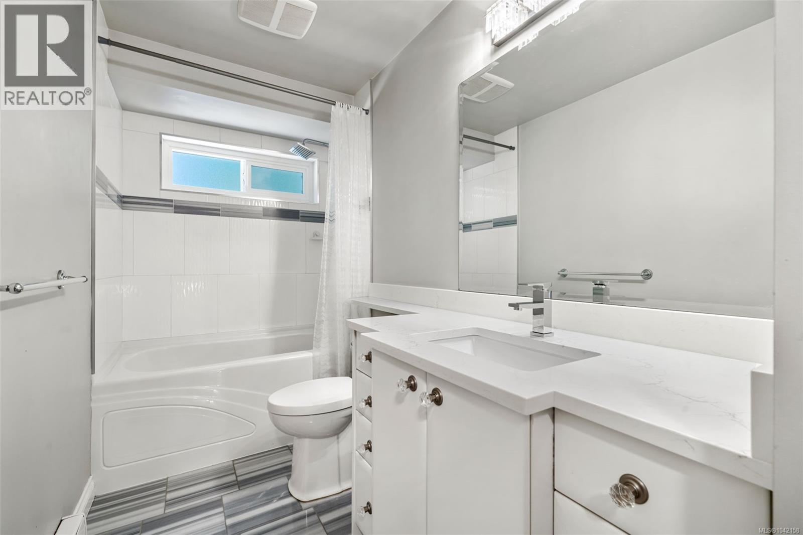 4682 Lochside Dr Property Photo 16