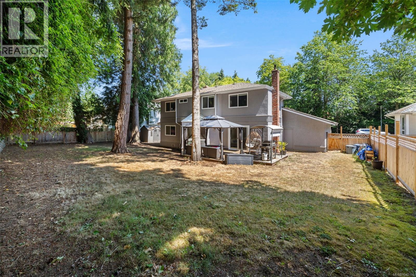 4682 Lochside Dr Property Photo 23