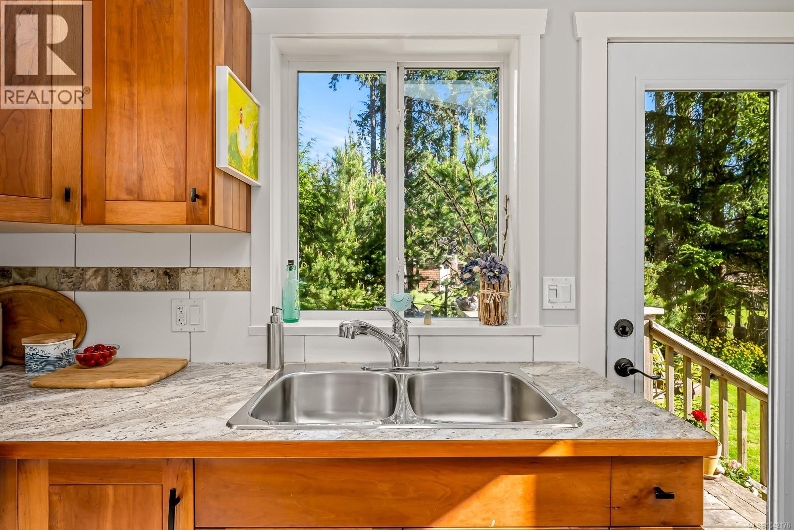 1495 Baikie Rd Property Photo 9