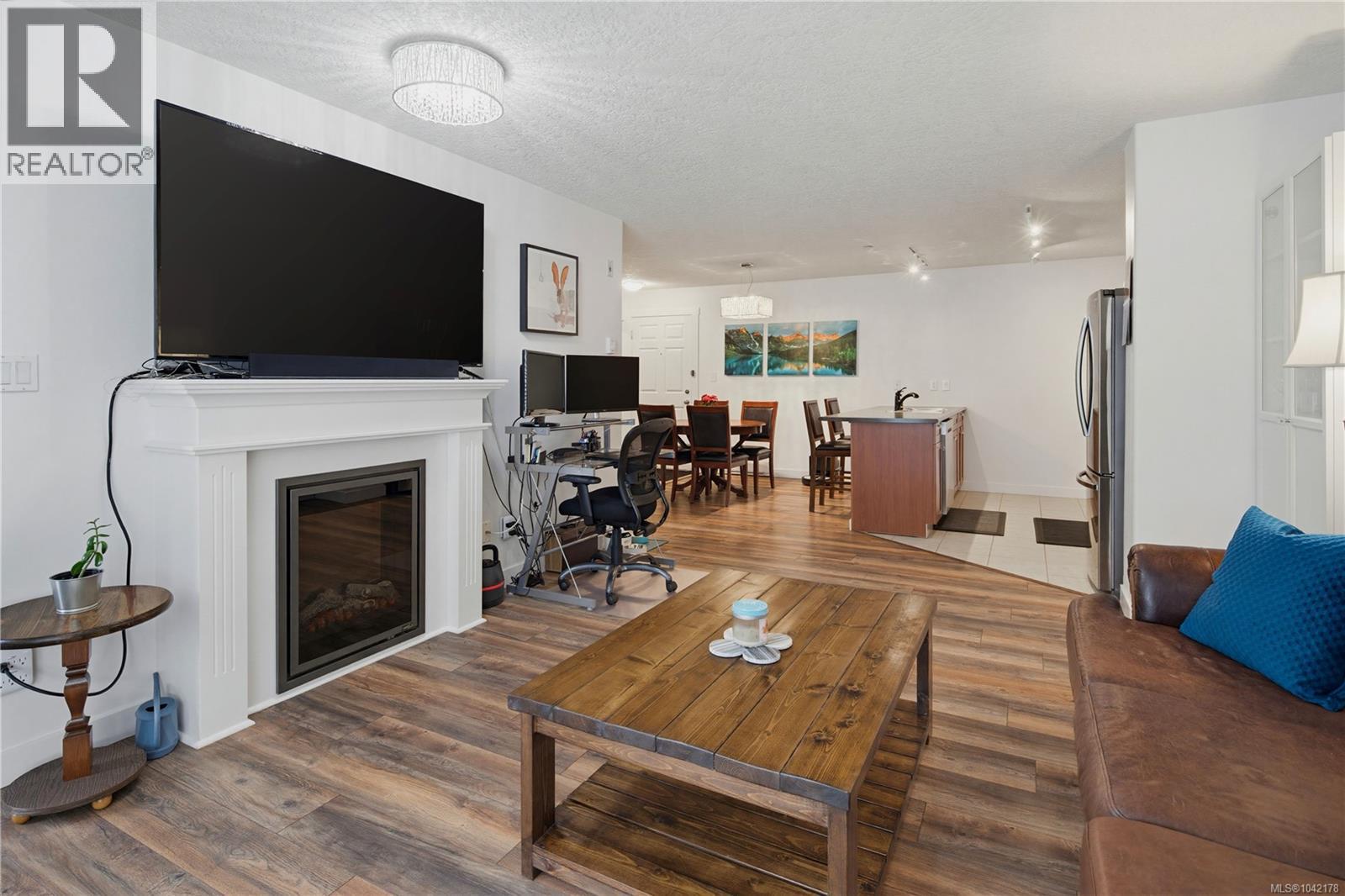 205 2823 Jacklin Rd Property Photo 4