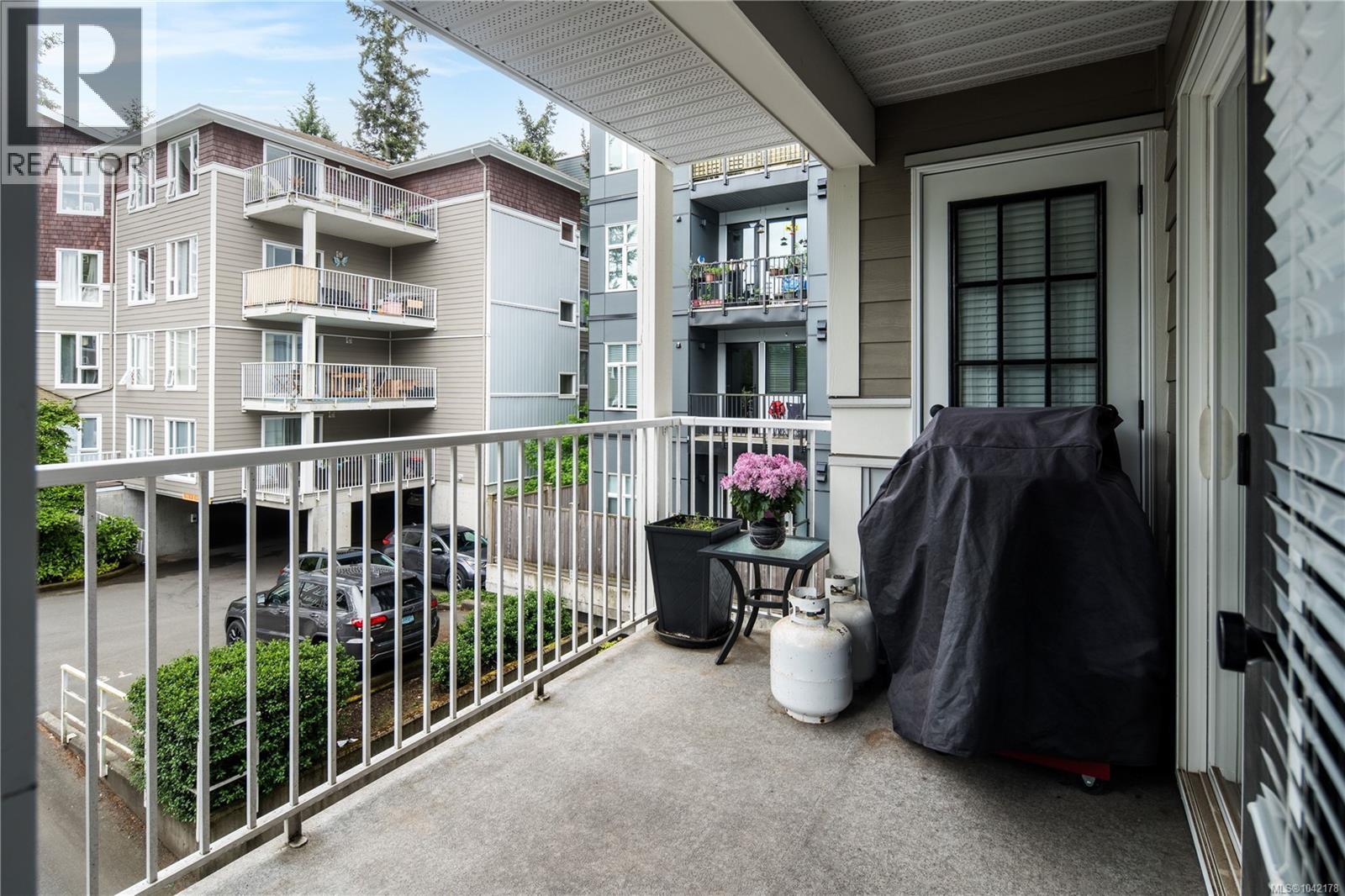 205 2823 Jacklin Rd Property Photo 12