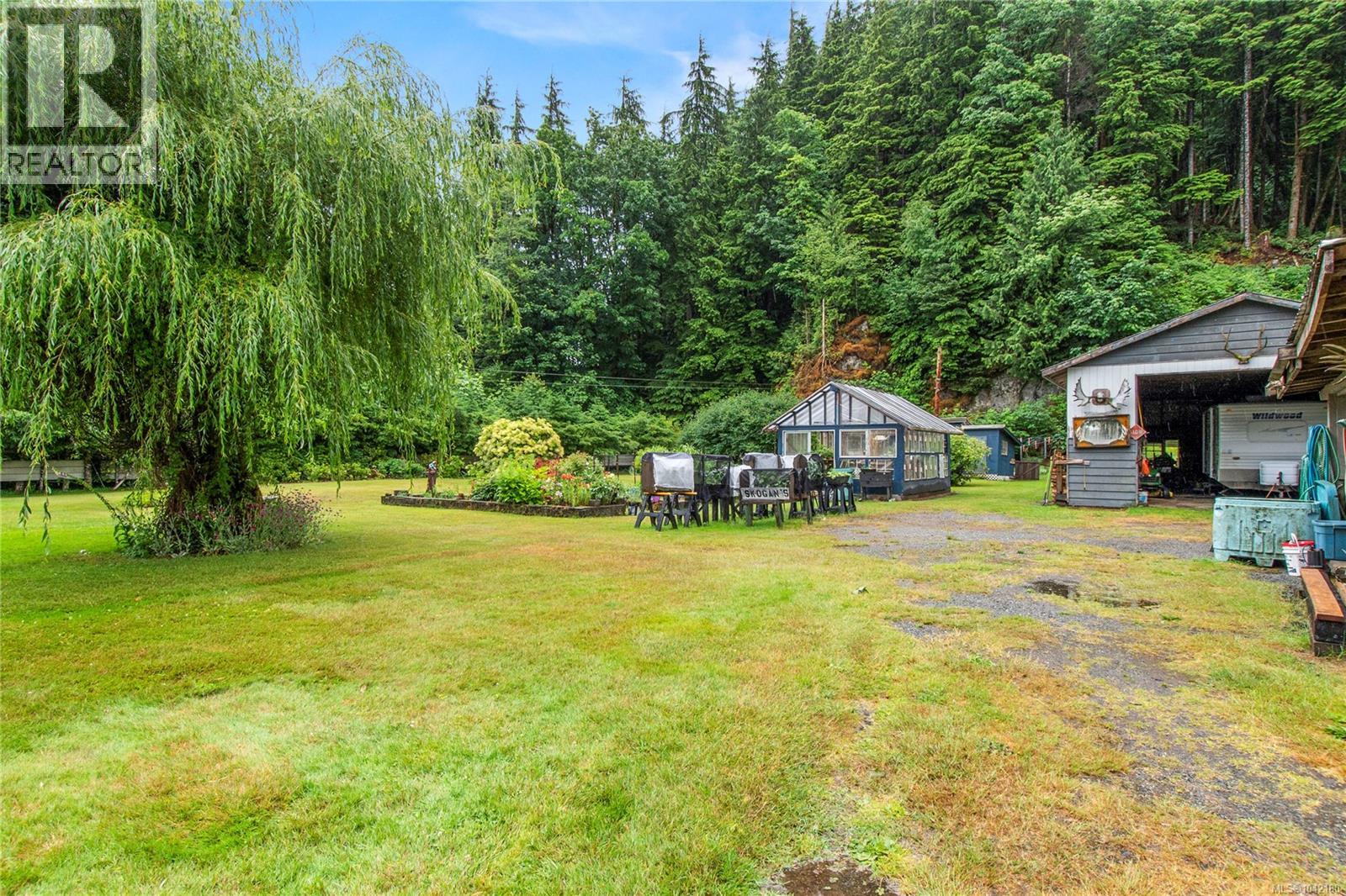 1276 Sayward Rd Property Photo 3