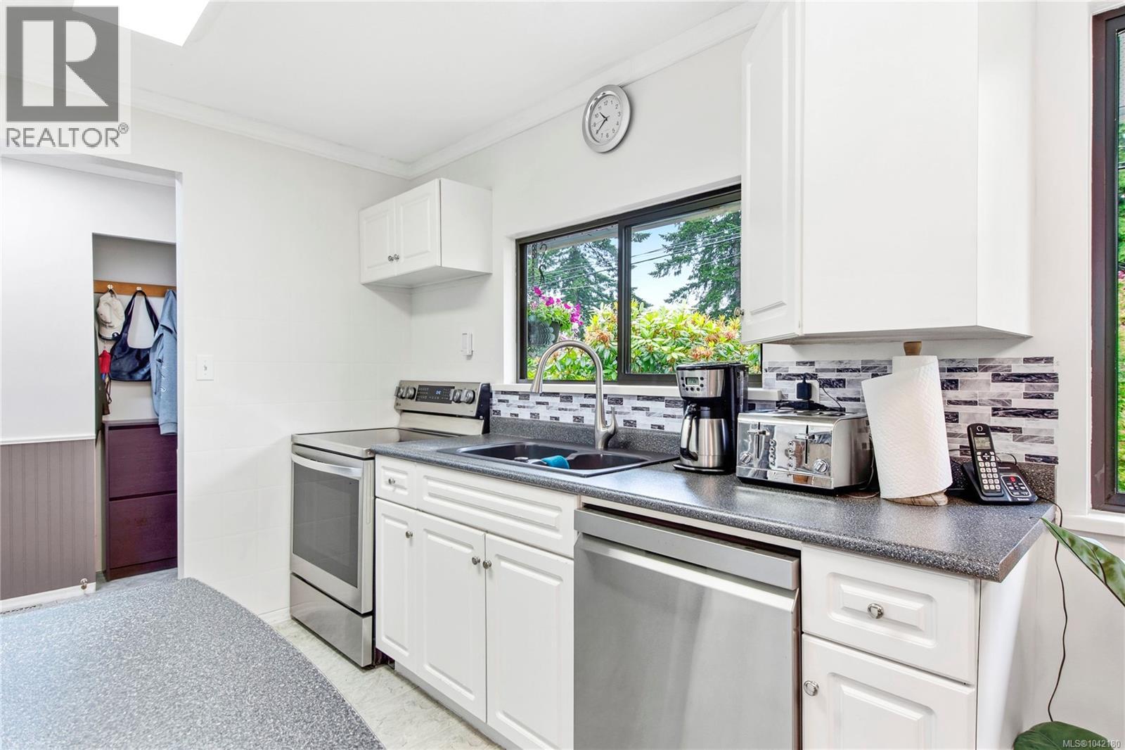 1276 Sayward Rd Property Photo 4