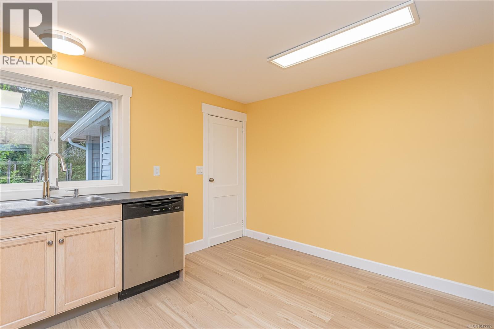 5934 Highland Ave Property Photo 5