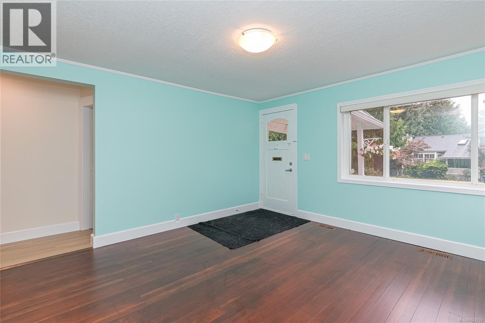 5934 Highland Ave Property Photo 8