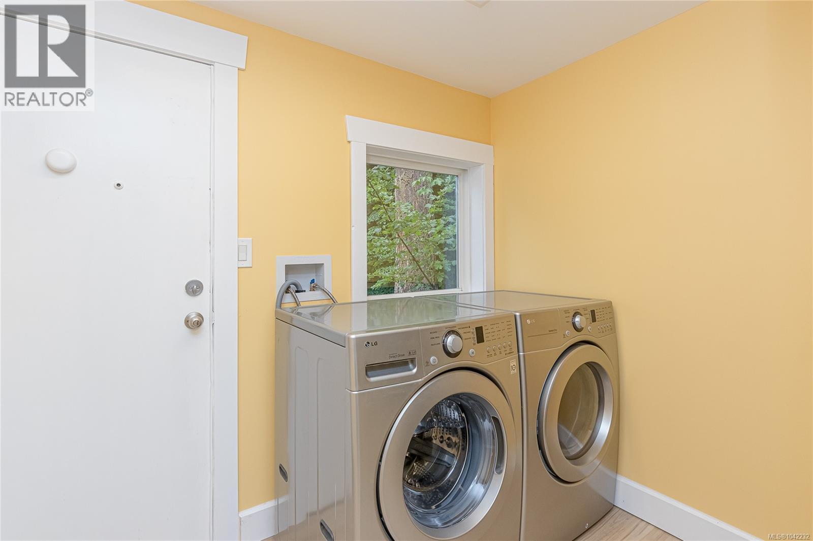 5934 Highland Ave Property Photo 12