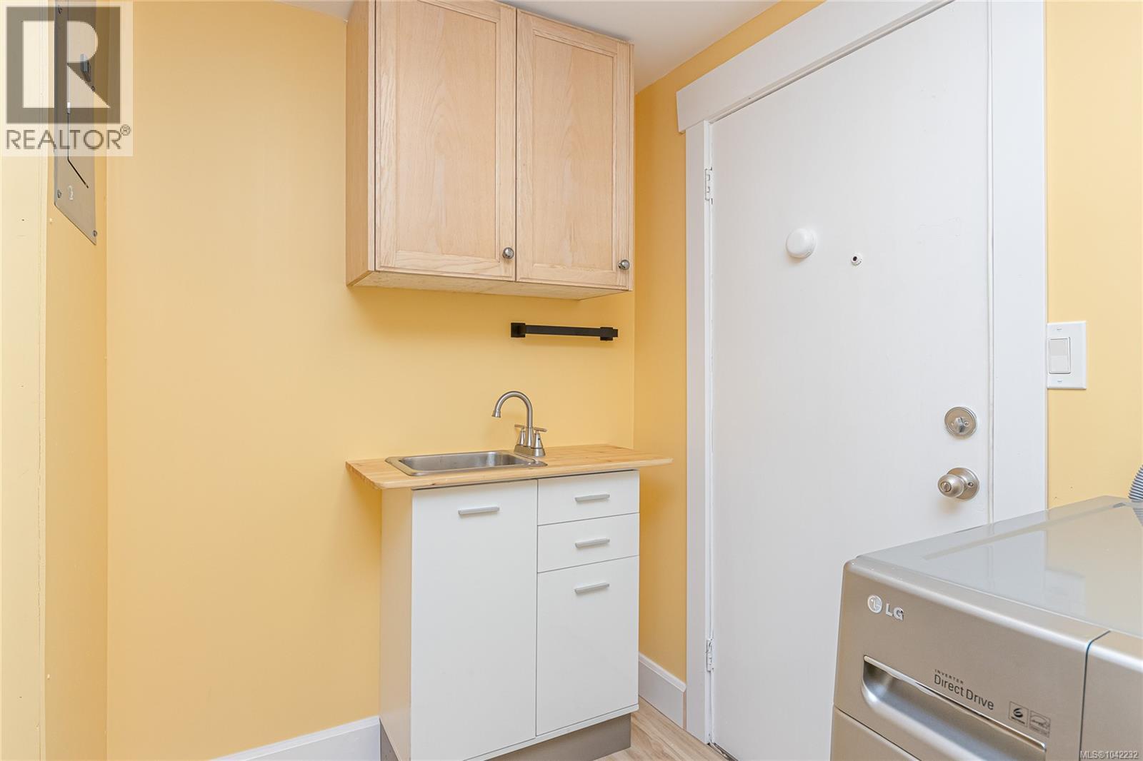 5934 Highland Ave Property Photo 13