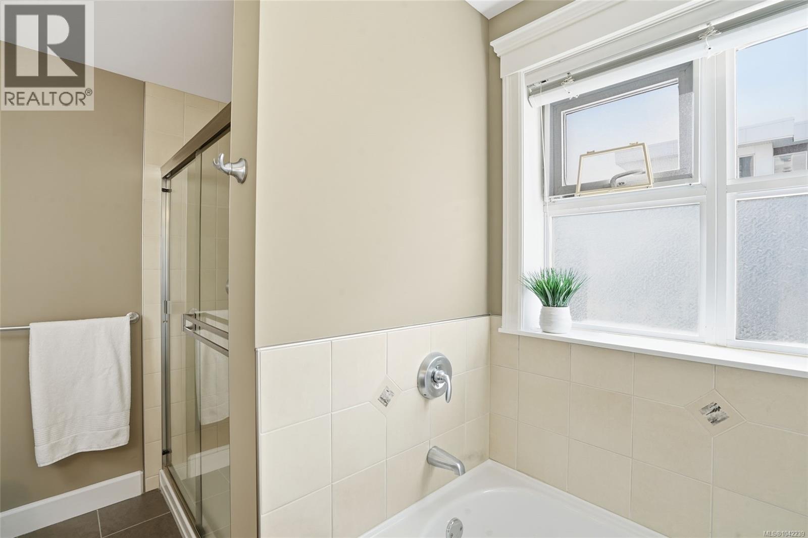 201 225 Rosehill St Property Photo 33