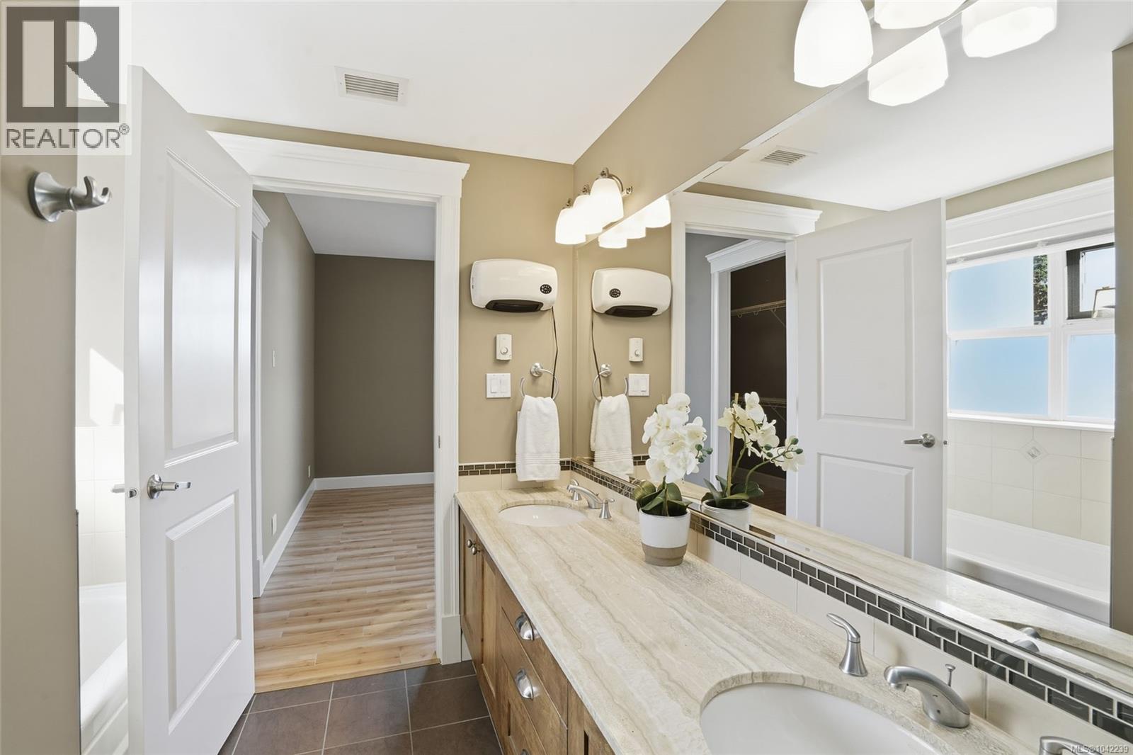 201 225 Rosehill St Property Photo 34