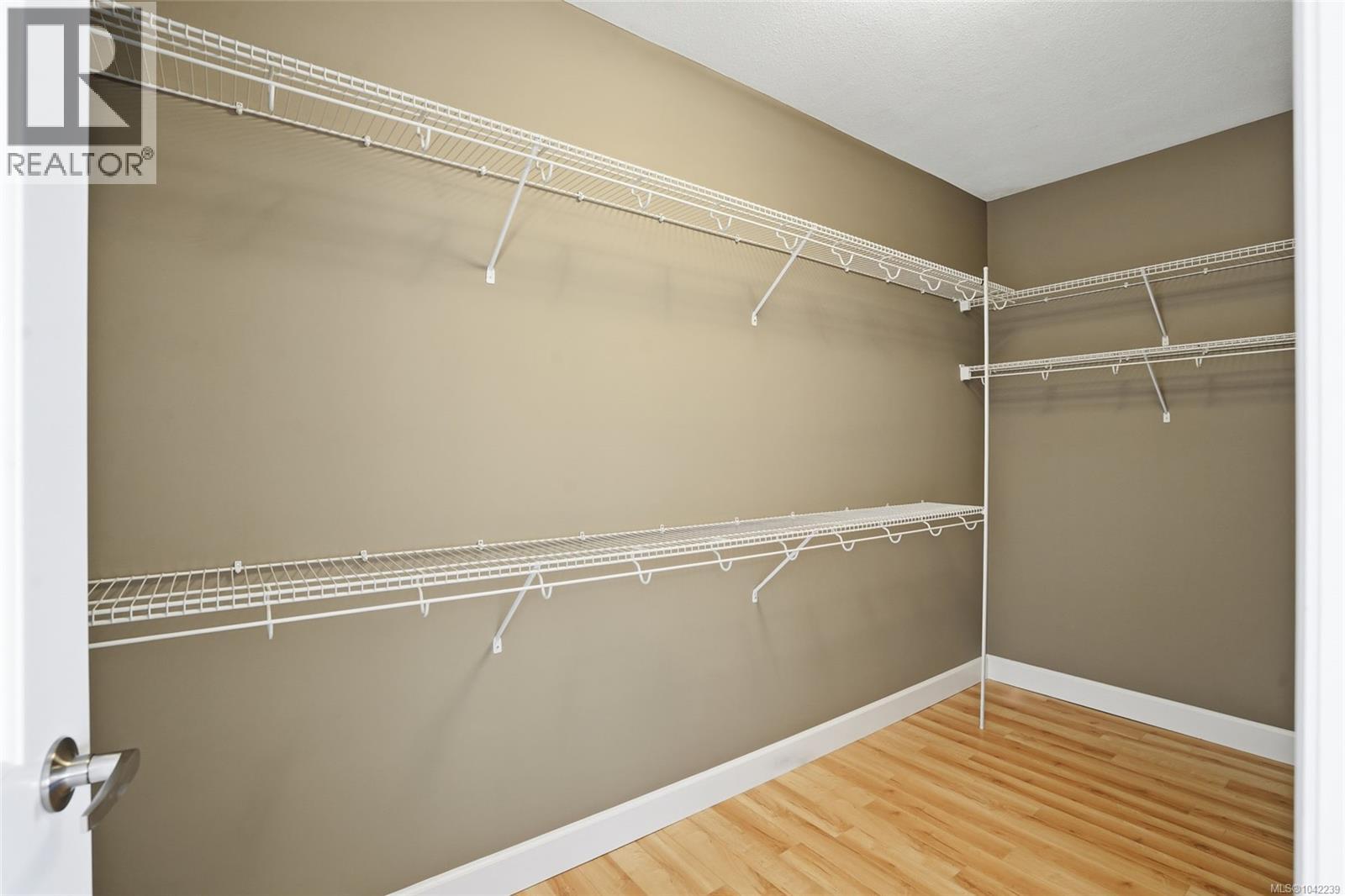201 225 Rosehill St Property Photo 38