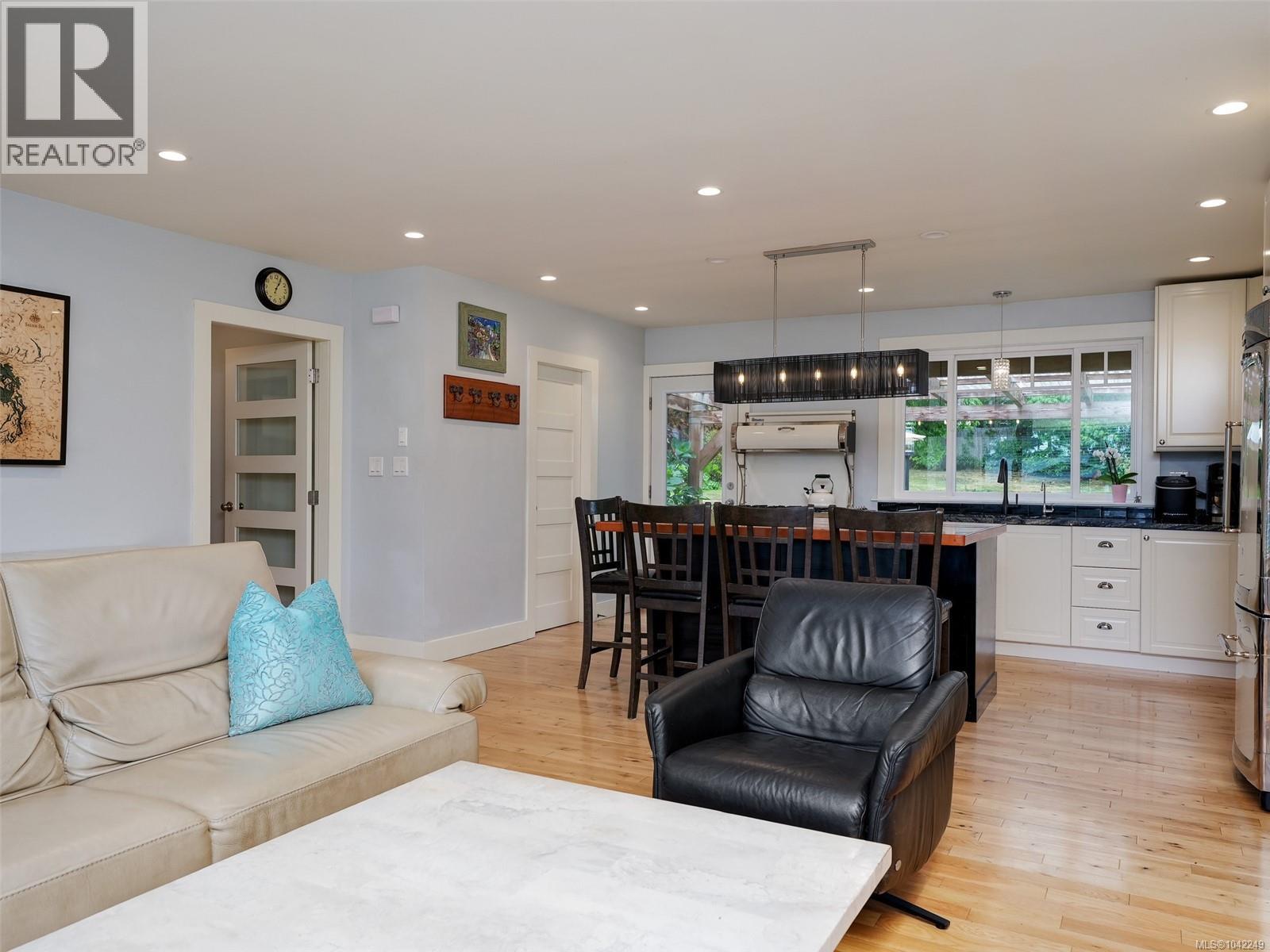 8508 Ebor Terr Property Photo 6