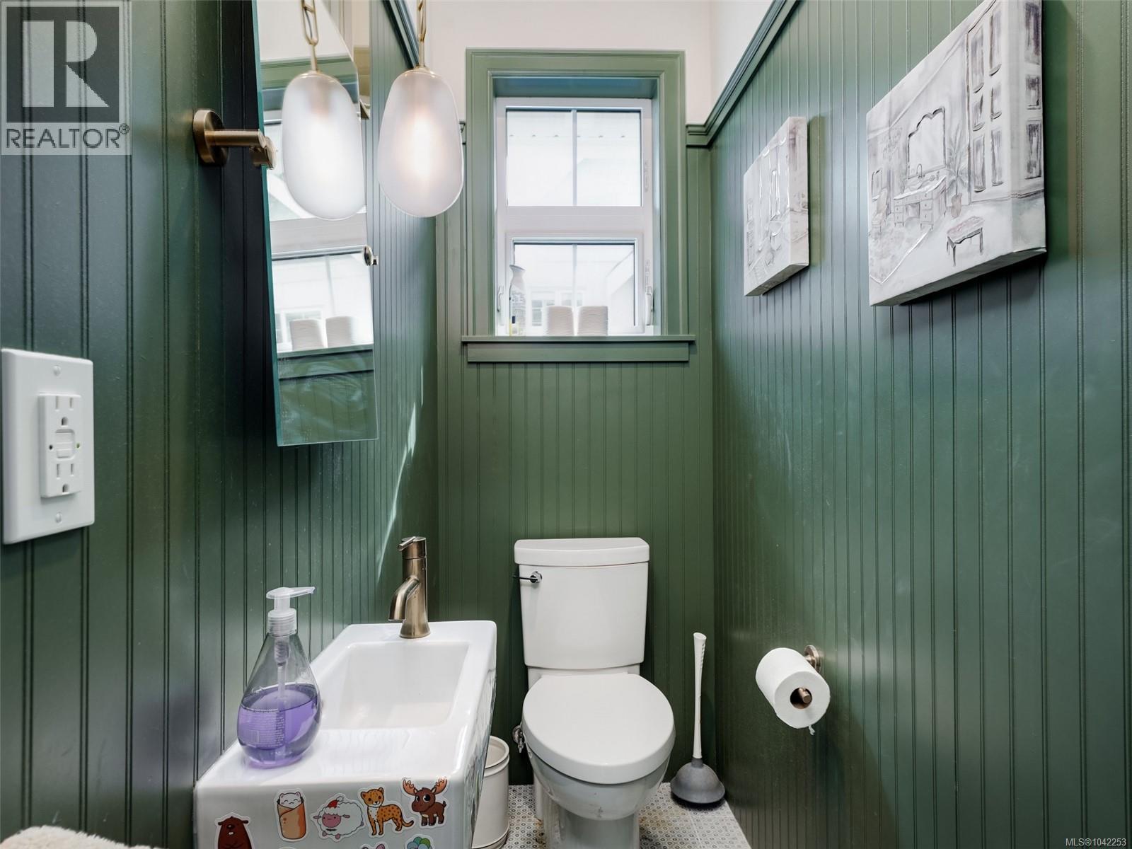 2 3094 Washington Ave Property Photo 15