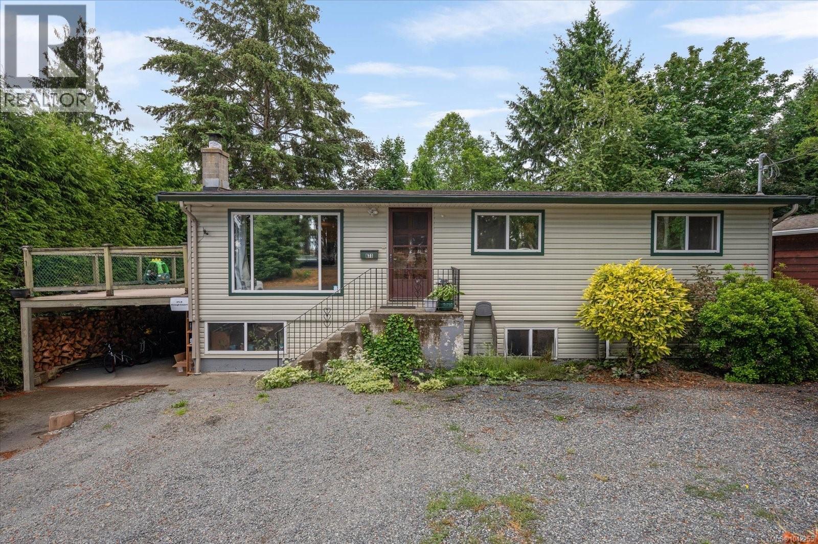 671 Beaconsfield Rd Property Photo 1