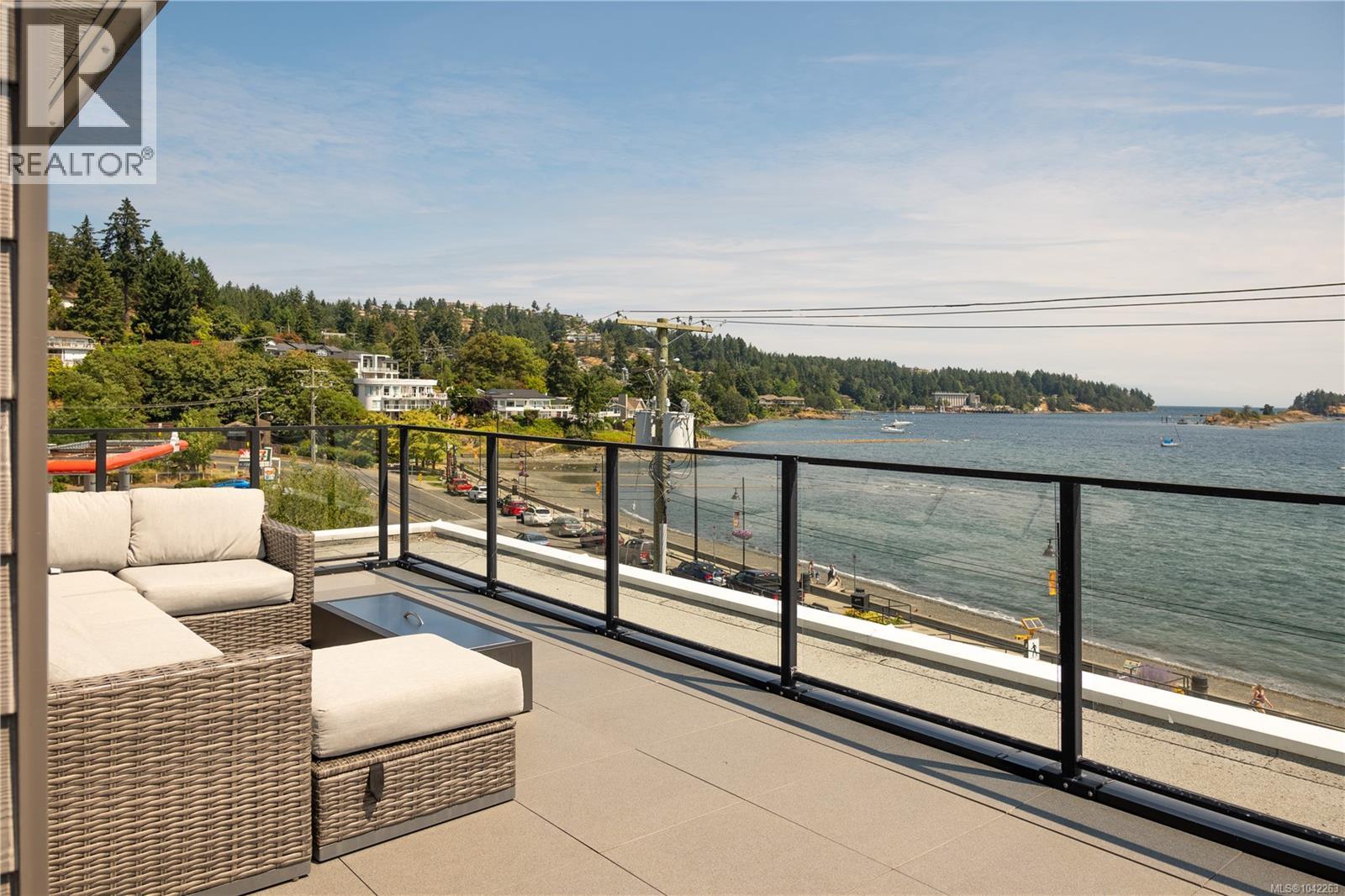 101 2835 Departure Bay Rd Property Photo 1
