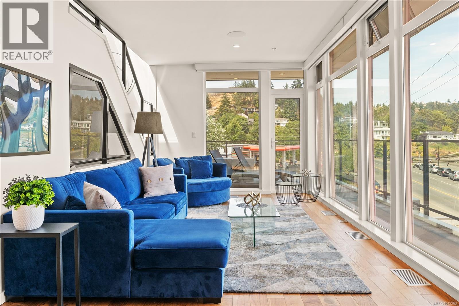 101 2835 Departure Bay Rd Property Photo 7