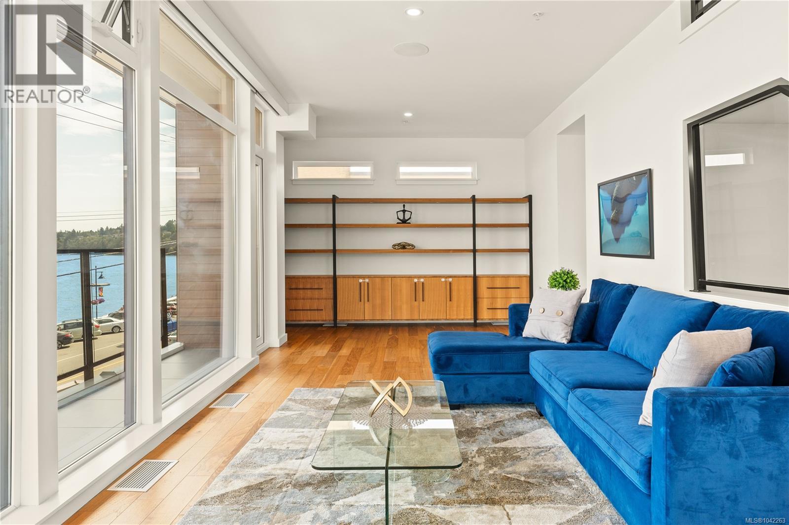 101 2835 Departure Bay Rd Property Photo 8