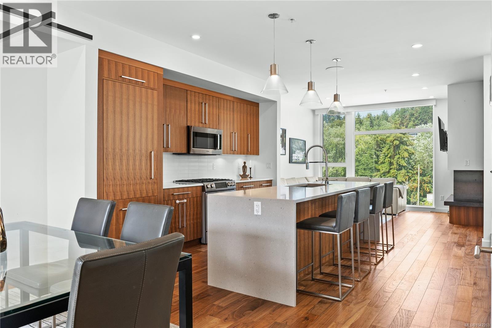 101 2835 Departure Bay Rd Property Photo 10