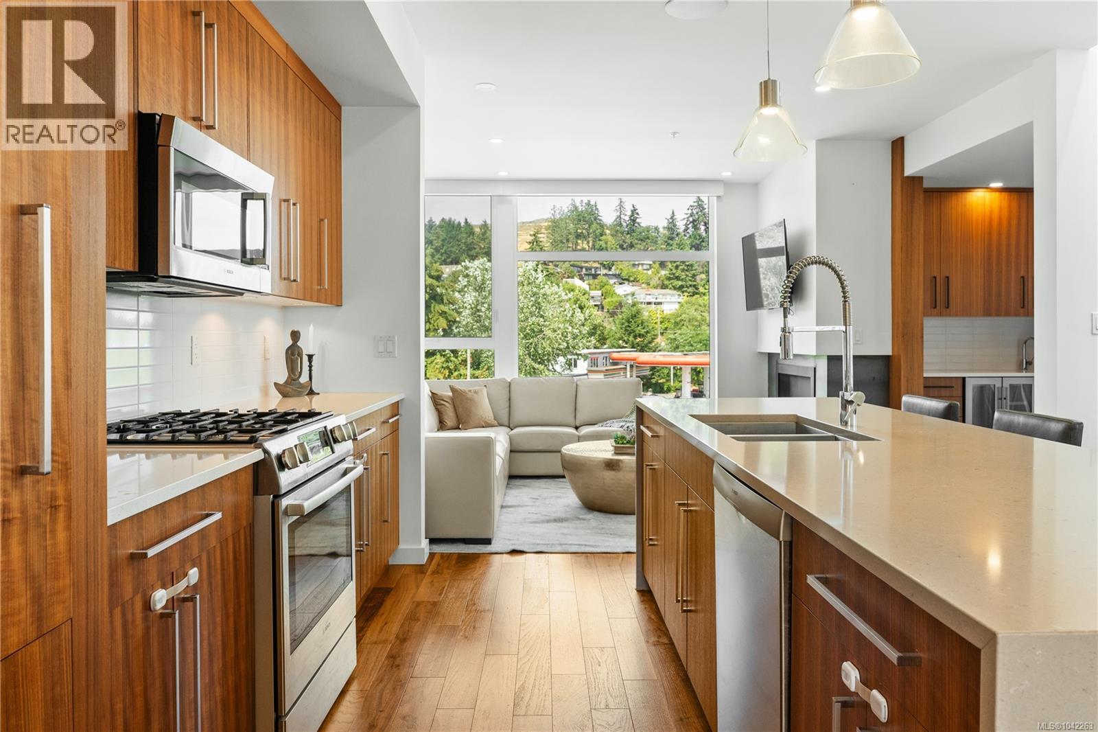101 2835 Departure Bay Rd Property Photo 13