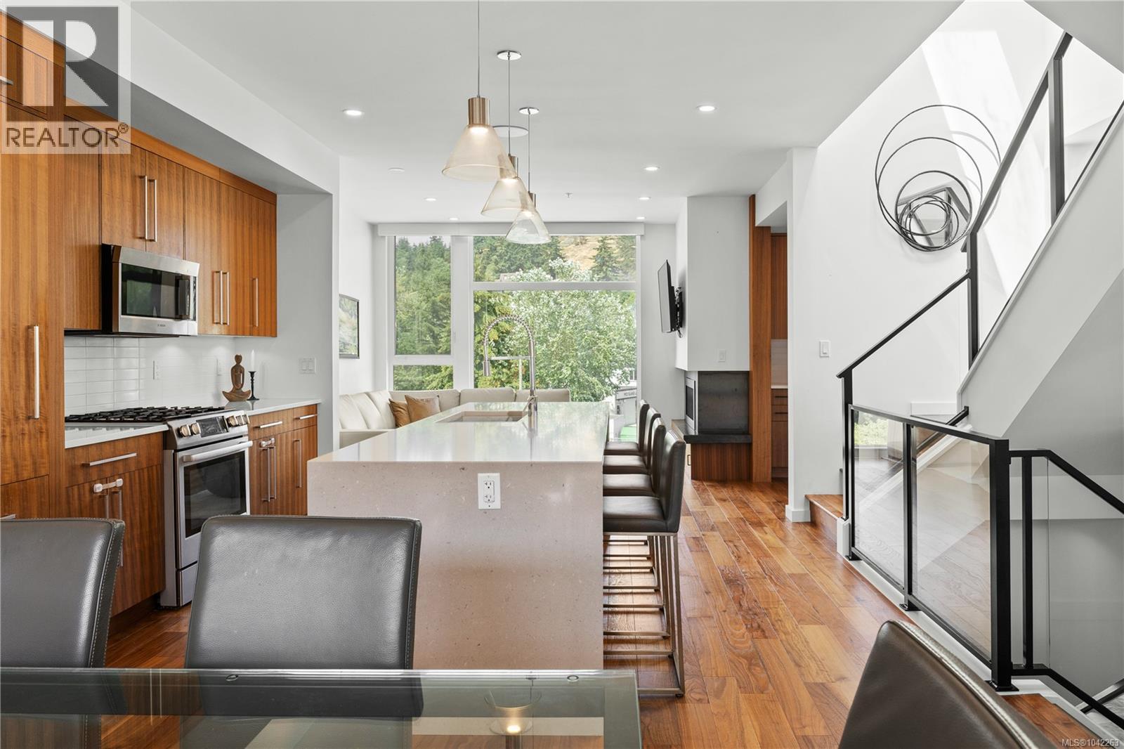 101 2835 Departure Bay Rd Property Photo 16