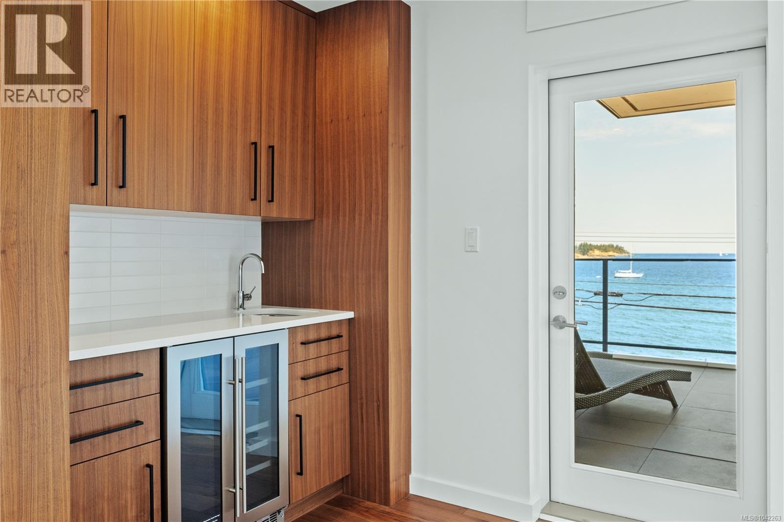 101 2835 Departure Bay Rd Property Photo 23