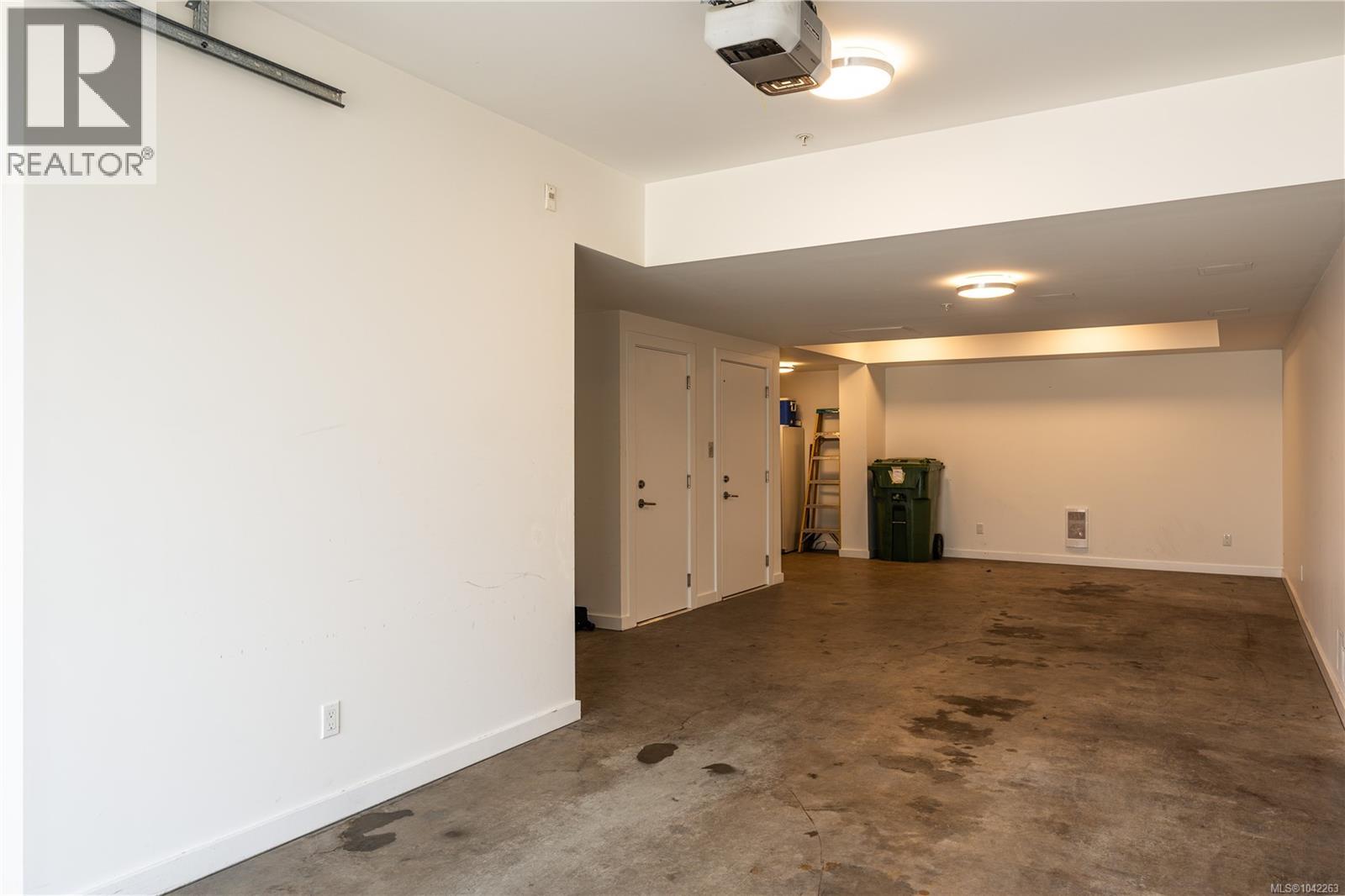 101 2835 Departure Bay Rd Property Photo 45