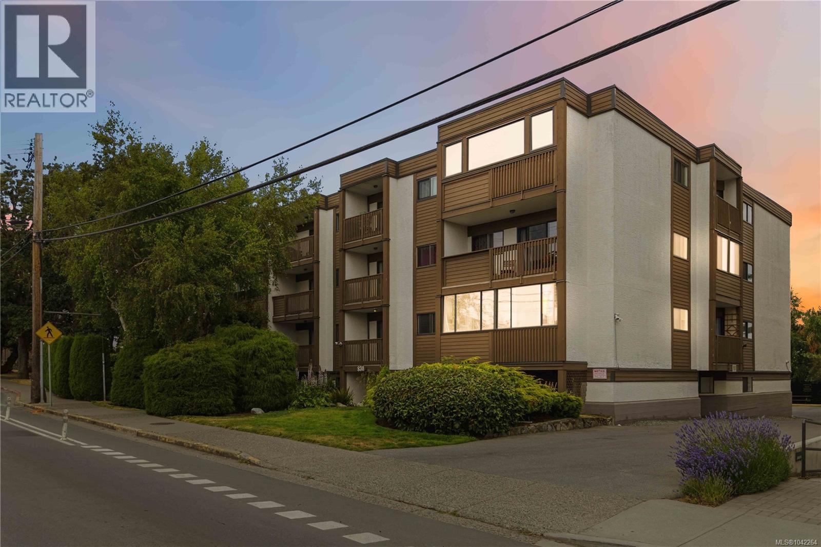 304 830 Esquimalt Rd