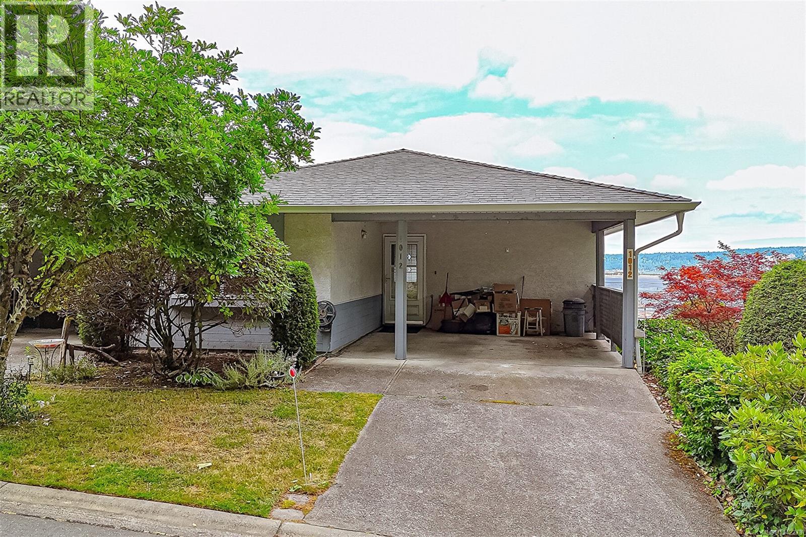1012 Highview Terr Property Photo 3