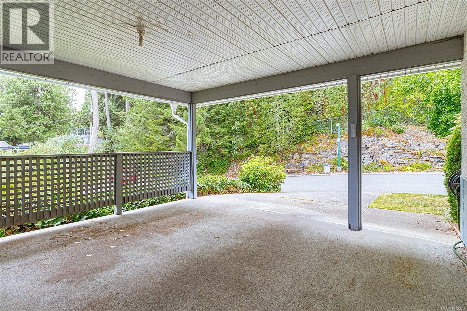1012 Highview Terr Property Photo 5