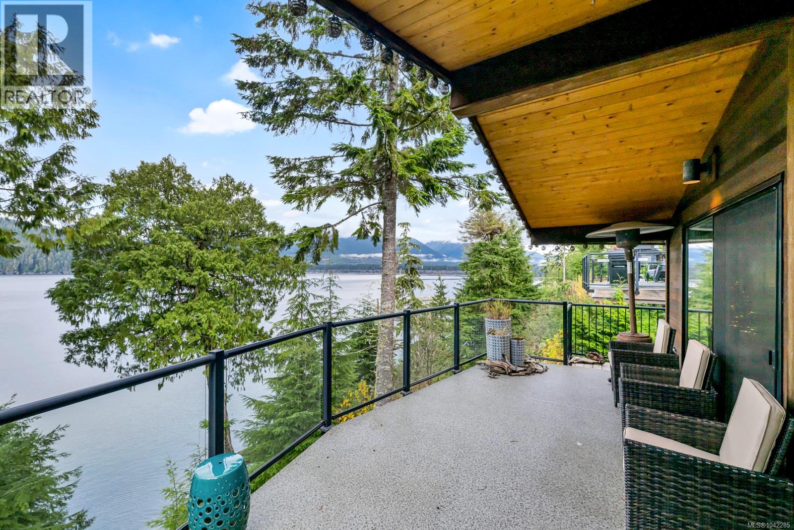 244 6596 Baird Rd Property Photo 9