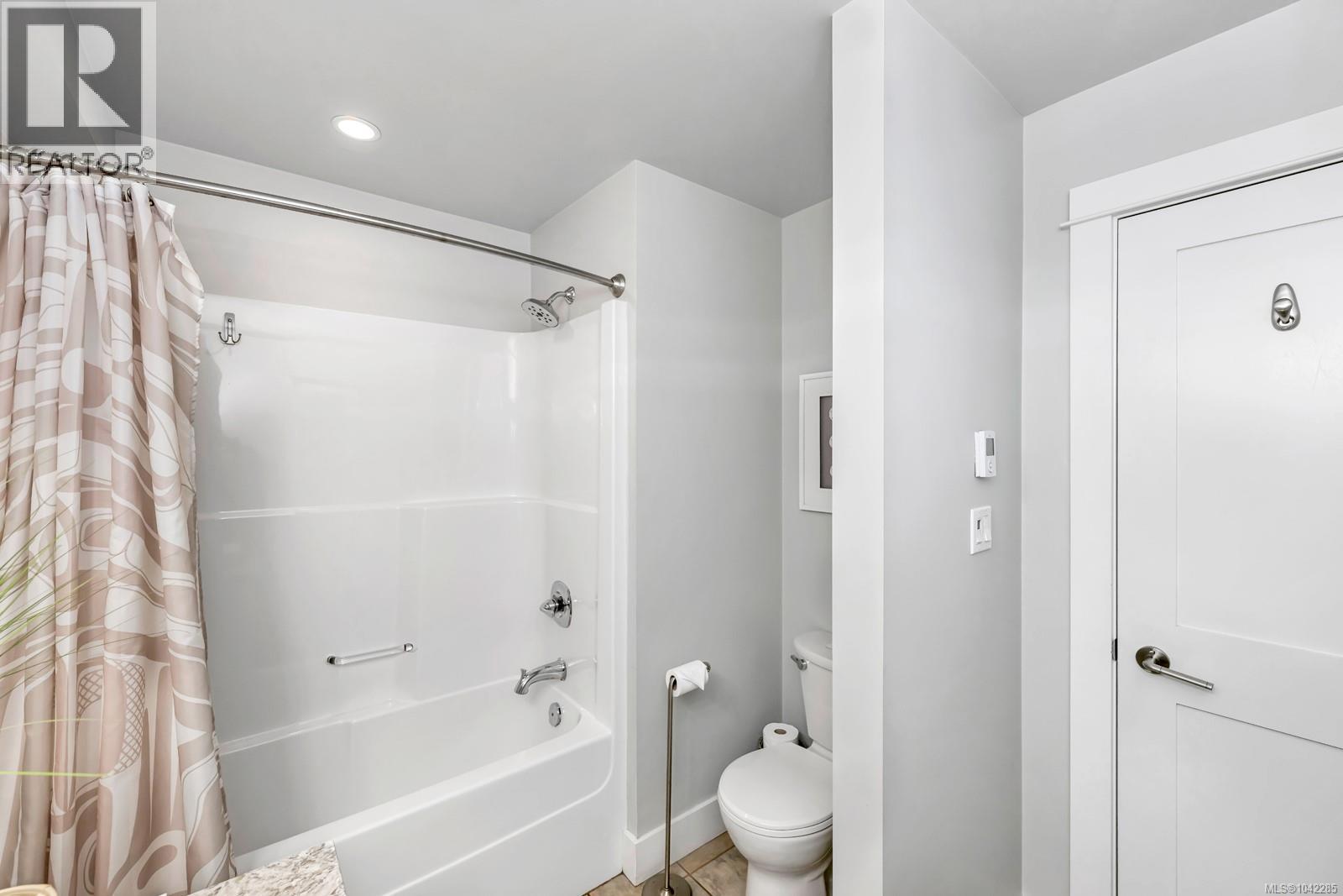 244 6596 Baird Rd Property Photo 19