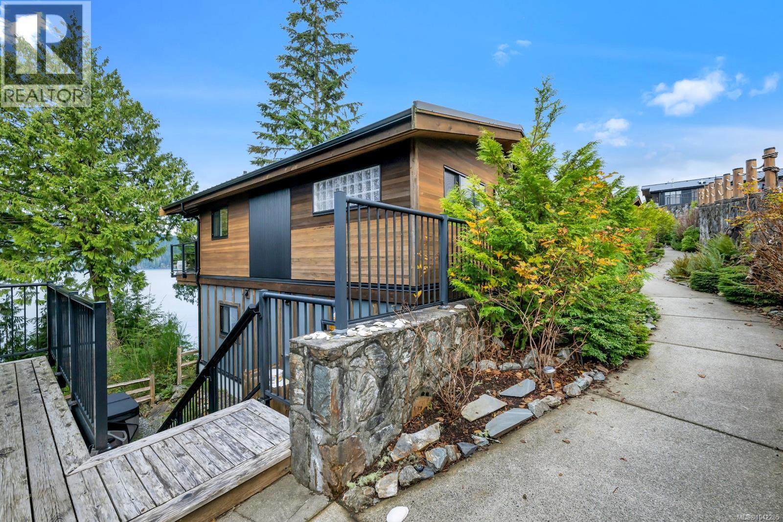 244 6596 Baird Rd Property Photo 44