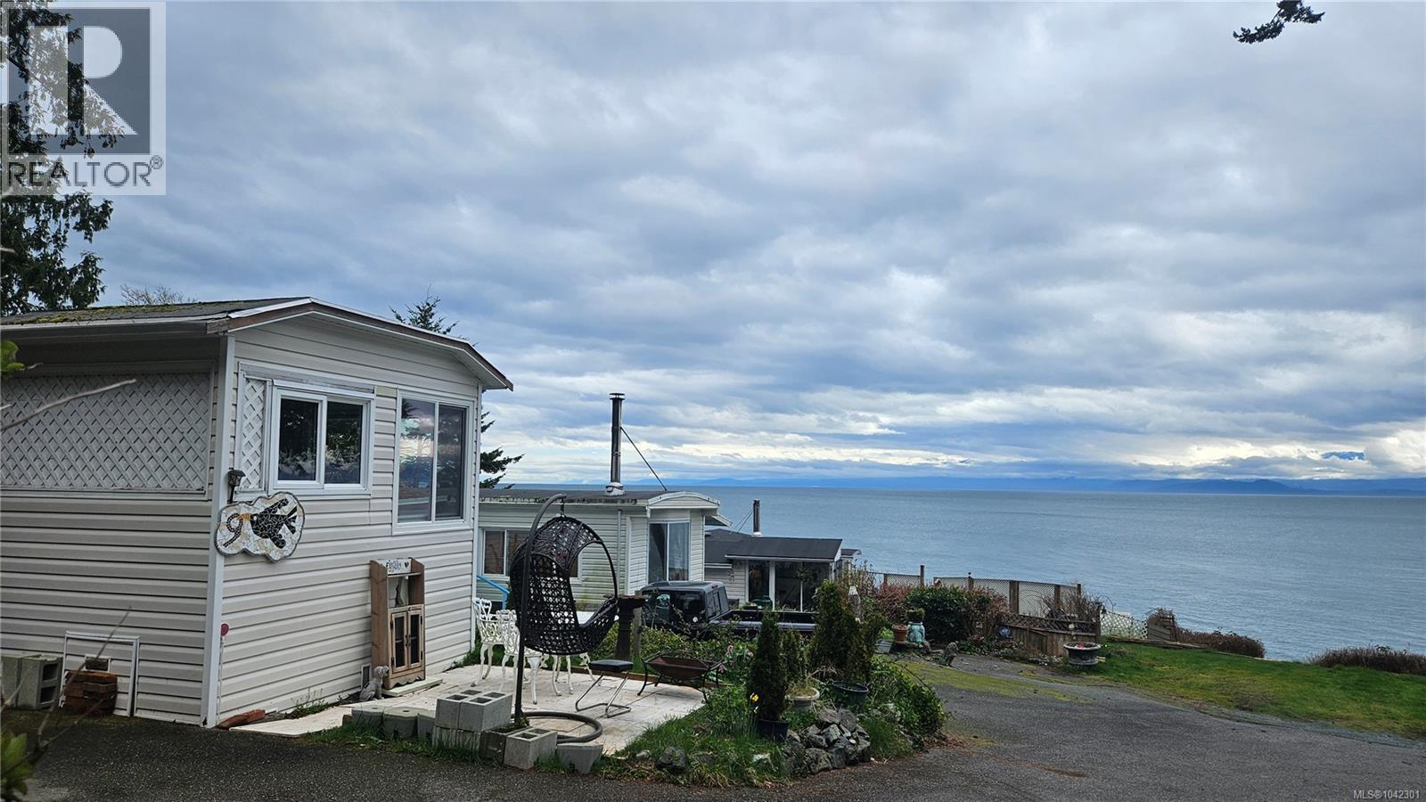 9 8177 West Coast Rd Property Photo 4
