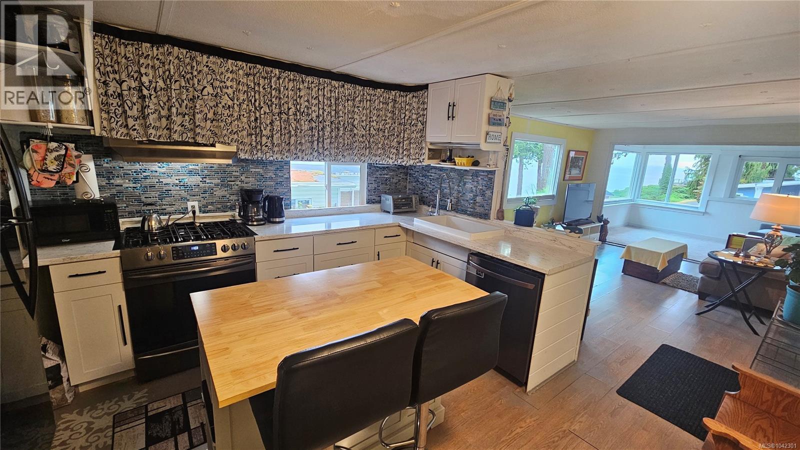 9 8177 West Coast Rd Property Photo 18