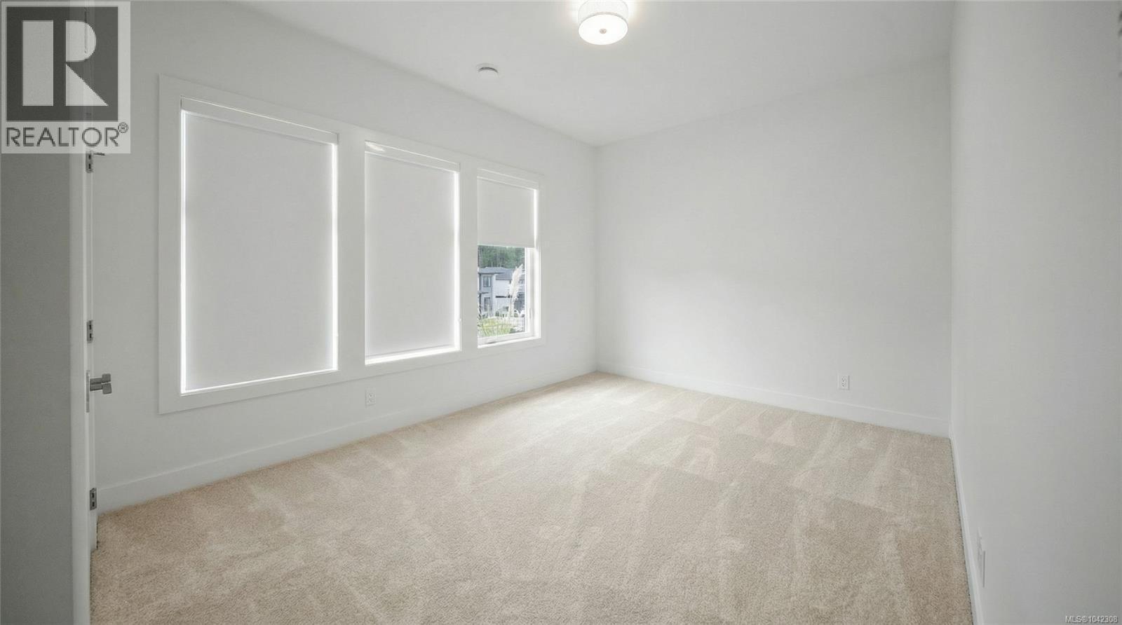 4646 Ambience Dr Property Photo 33