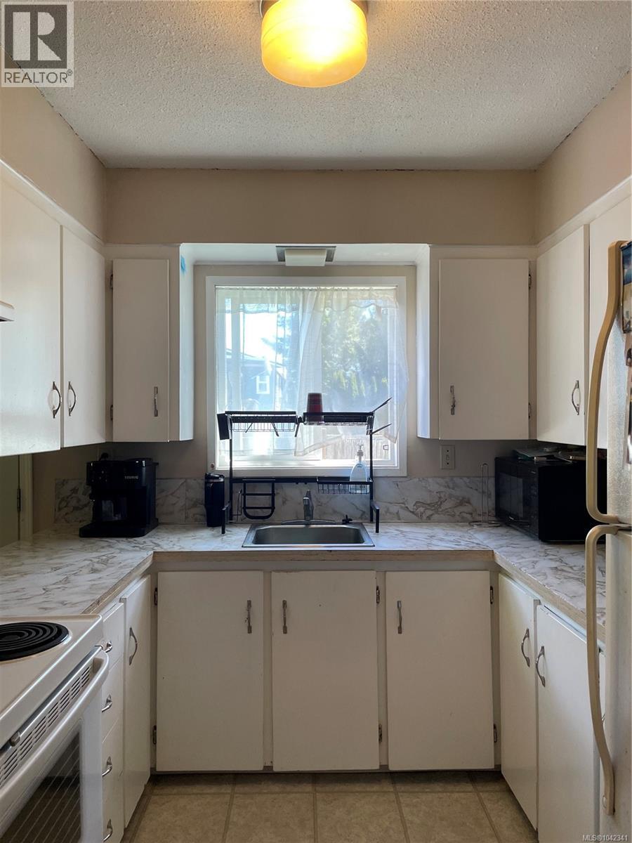 4475 Byng Rd Property Photo 2