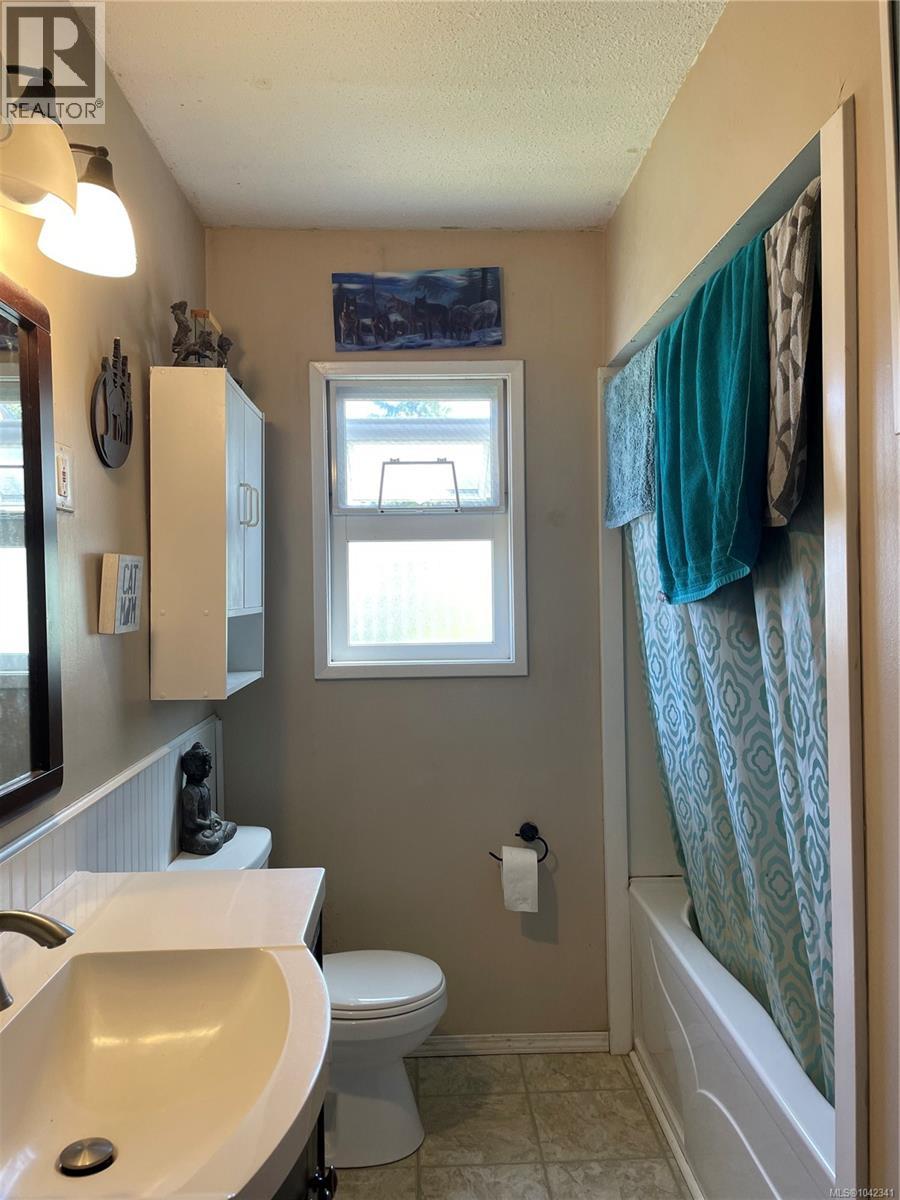 4475 Byng Rd Property Photo 5