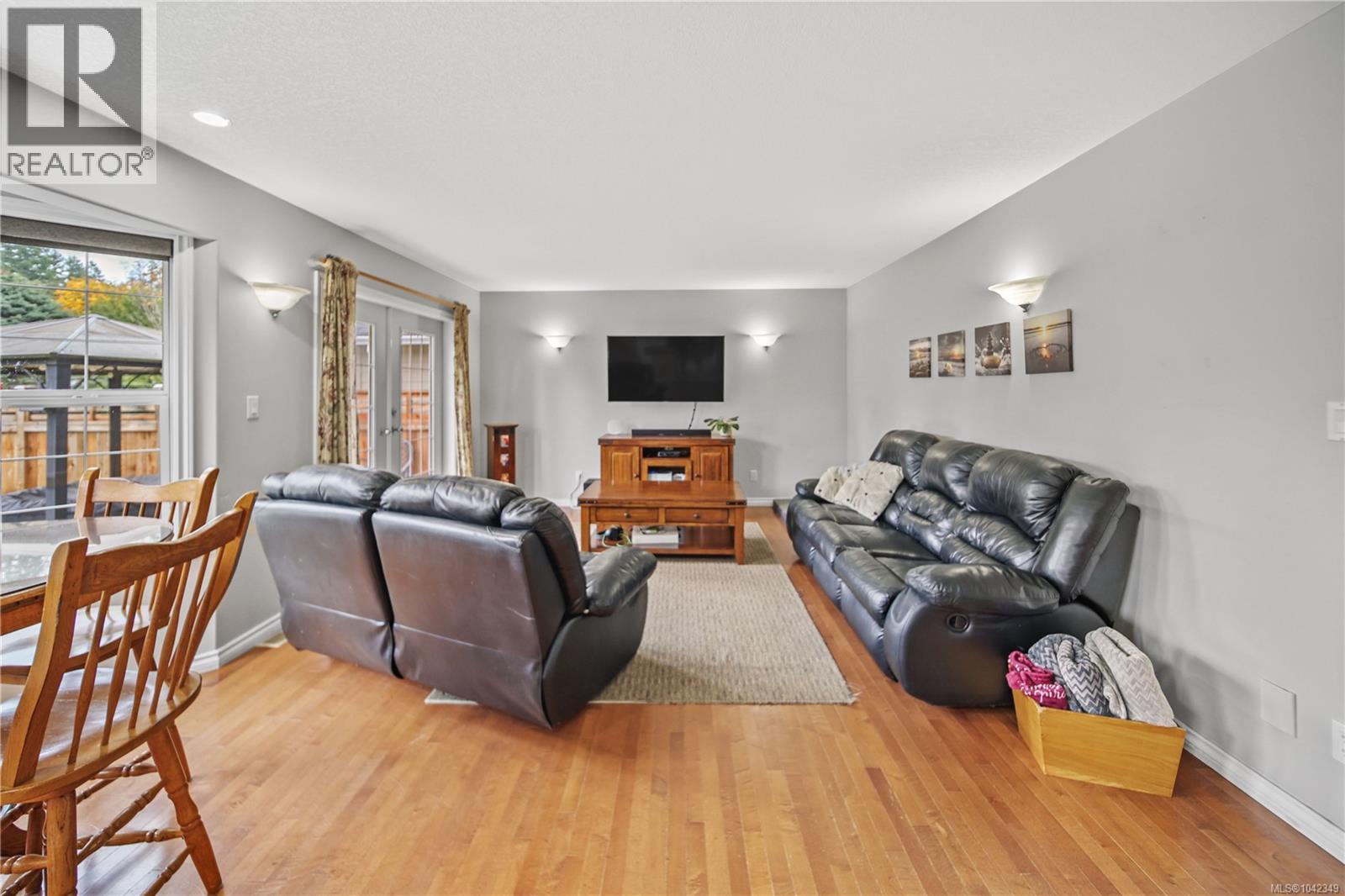 5575 Woodland Cres E Property Photo 13