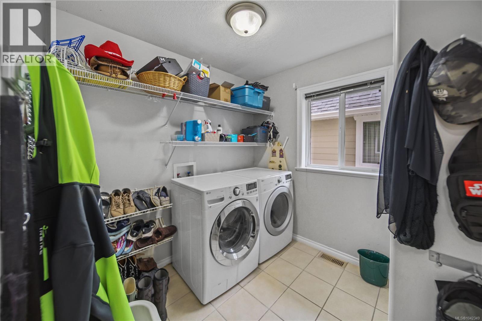 5575 Woodland Cres E Property Photo 16