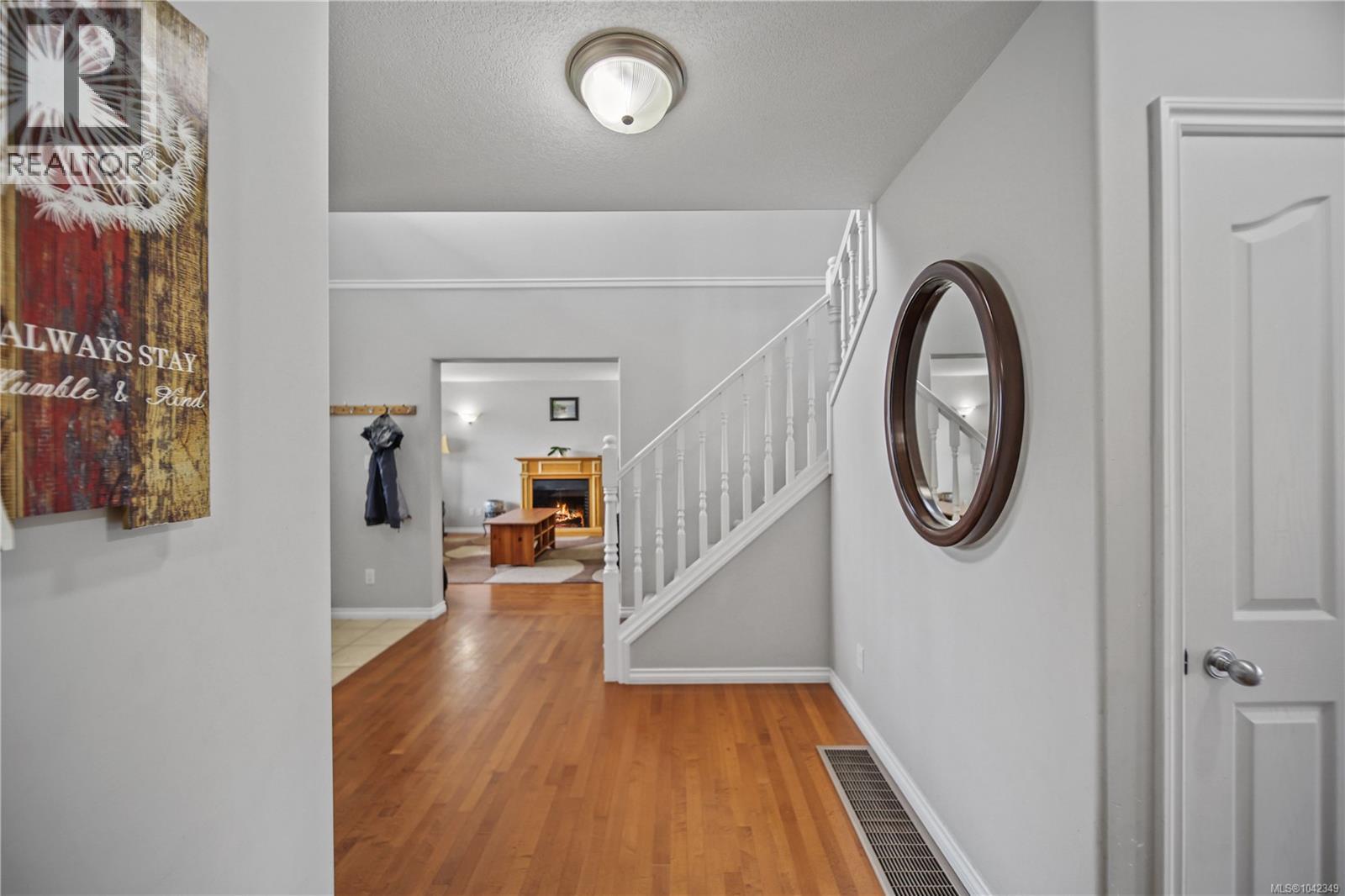 5575 Woodland Cres E Property Photo 18
