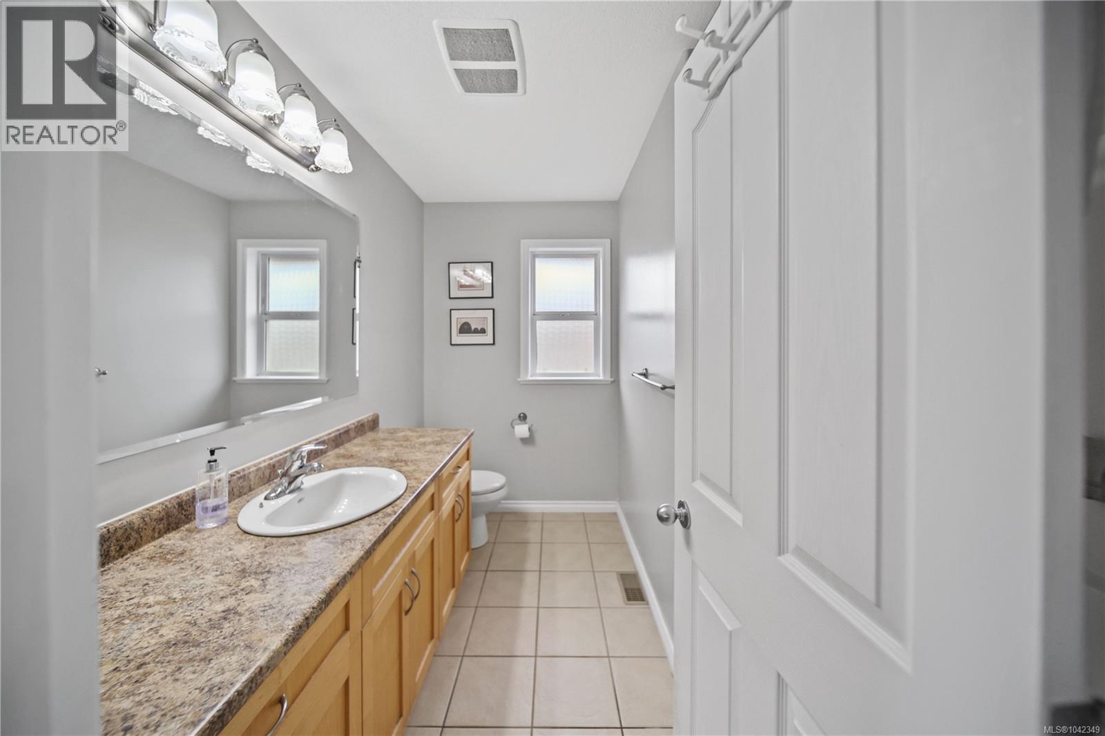 5575 Woodland Cres E Property Photo 20